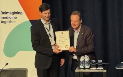 Prof Bruce Campbell receiving award from Prof Stephen Davis